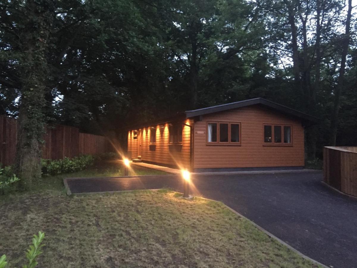 Shellow Lane Lodges 콩글턴 외부 사진