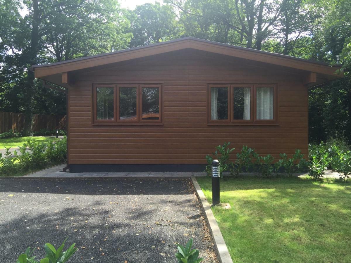 Shellow Lane Lodges 콩글턴 외부 사진